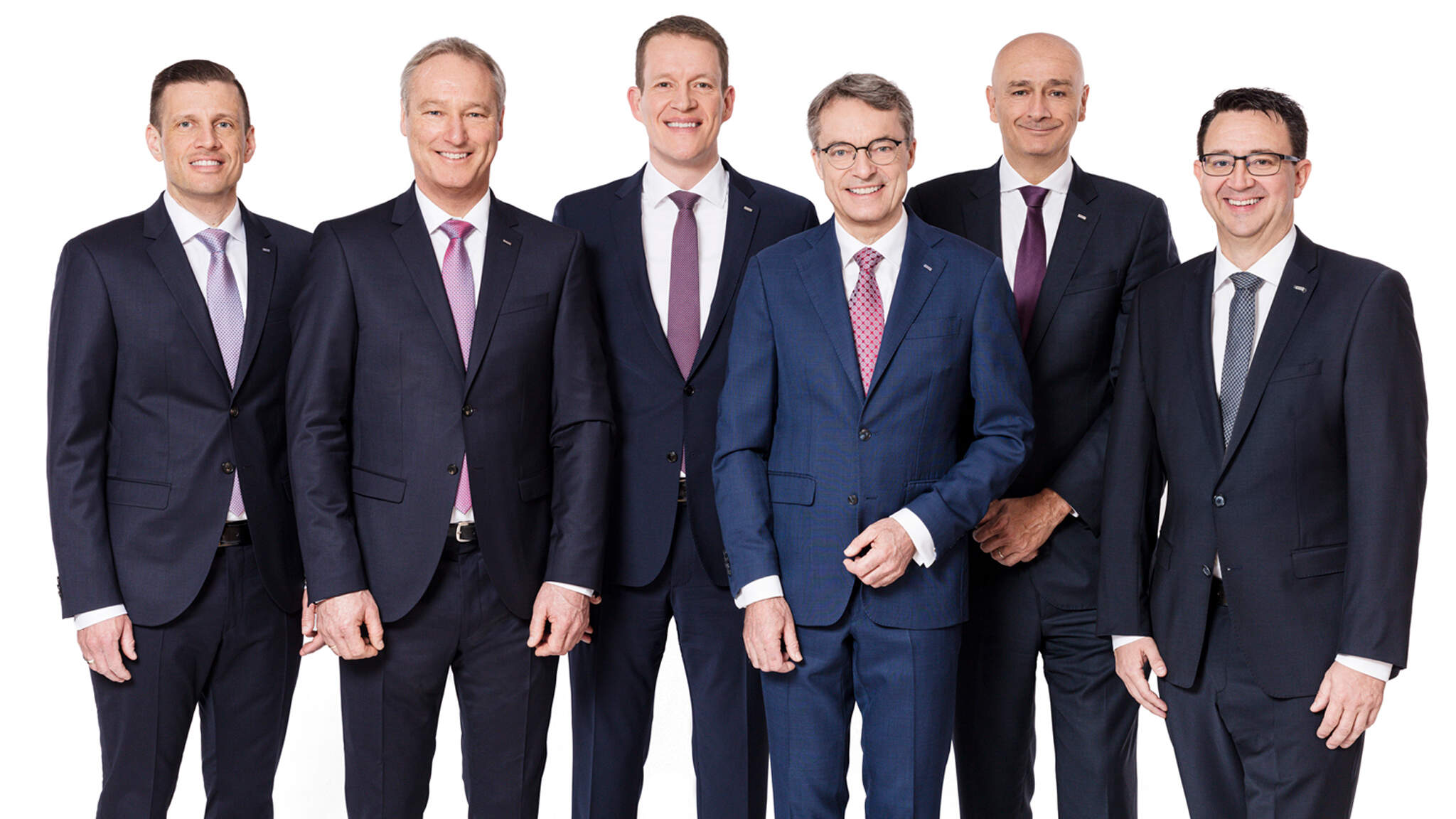Alexander Tonn, ผู้ซึ่งดำรงตำแหน่ง Managing Director European Logistics Germany (ตั้งแต่ วันที่ 1 มกราคม 2564, COO Road Logistics), นาย Michael Schilling, ผู้ดำรงตำแหน่ง COO Road Logistics; นาย Burkhard Eling, ผู้ดำรงตำแหน่ง CFO (ตั้งแต่ วันที่ 1 มกราคม 2564, CEO), นาย Bernhard Simon, CEO, นาย Edoardo Podestà, COO ของบริษัท Air & Sea Logistics นาย Stefan Hohm ผู้ดำรงตำแหน่ง Corporate Director Corporate Solutions, Research & Development (ตั้งแต่ วันที่ 1 มกราคม 2564 จะดำรงตำแหน่ง CDO) Alexander Tonn, ผู้ซึ่งดำรงตำแหน่ง Managing Director European Logistics Germany (ตั้งแต่ วันที่ 1 มกราคม 2564, COO Road Logistics), นาย Michael Schilling, ผู้ดำรงตำแหน่ง COO Road Logistics; นาย Burkhard Eling, ผู้ดำรงตำแหน่ง CFO (ตั้งแต่ วันที่ 1 มกราคม 2564, CEO), นาย Bernhard Simon, CEO, นาย Edoardo Podestà, COO ของบริษัท Air & Sea Logistics นาย Stefan Hohm ผู้ดำรงตำแหน่ง Corporate Director Corporate Solutions, Research & Development (ตั้งแต่ วันที่ 1 มกราคม 2564 จะดำรงตำแหน่ง CDO)