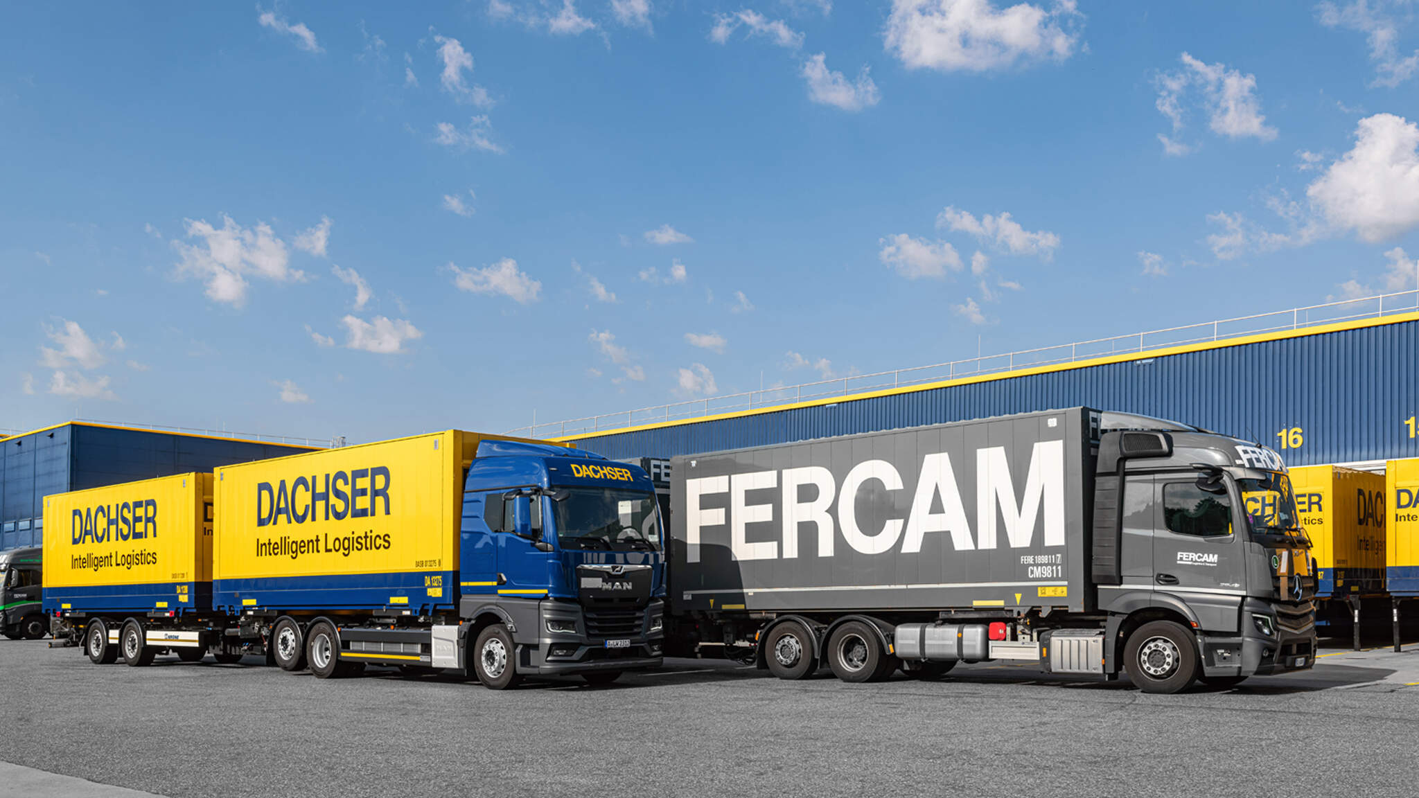 เนื่องจาก DACHSER และ FERCAM เป็นคู่ค้ากันมาอย่างยาวนาน จึงประสานงานรวมส่งสินค้าขนาดเล็กกันได้อย่างสะดวกราบรื่น
เนื่องจาก DACHSER และ FERCAM เป็นคู่ค้ากันมาอย่างยาวนาน จึงประสานงานรวมส่งสินค้าขนาดเล็กกันได้อย่างสะดวกราบรื่น